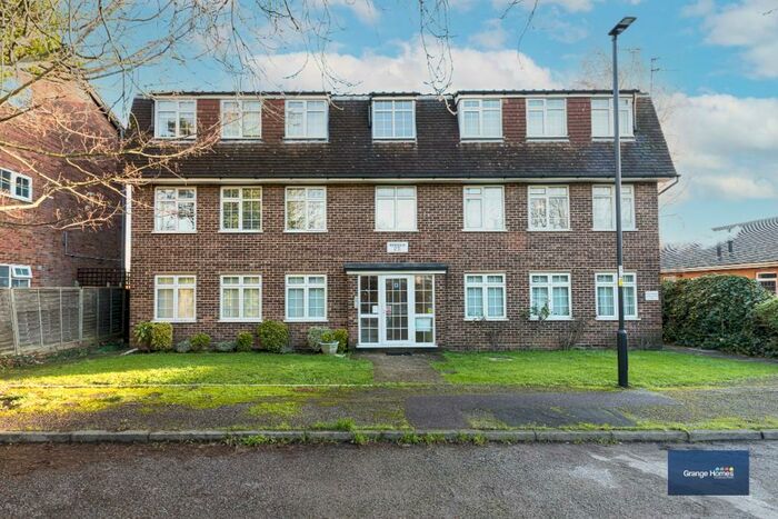 2 Bedroom Flat To Rent In The Ridgeway, London, EN2