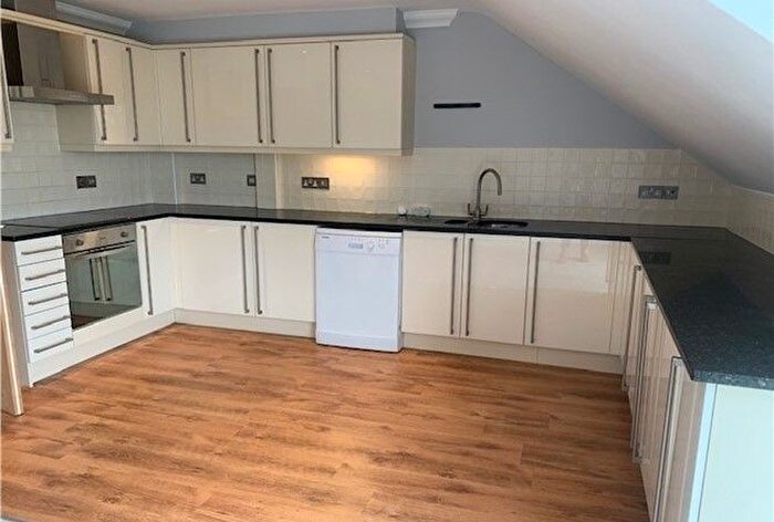 2 Bedroom Flat To Rent In Beatrice Court, Buckhurst Hill, IG9