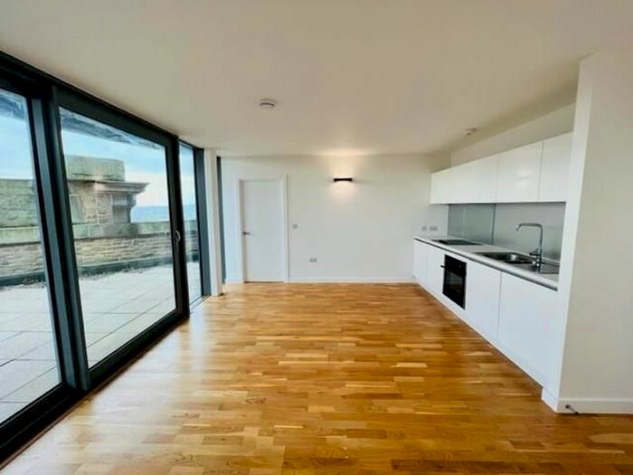 2 Bedroom Flat To Rent In Lilycroft Road, Bradford, BD9