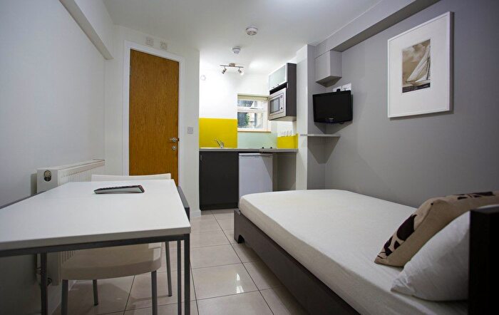 Studio To Rent In Flat, Holland Park Avenue, Holland Park, W11