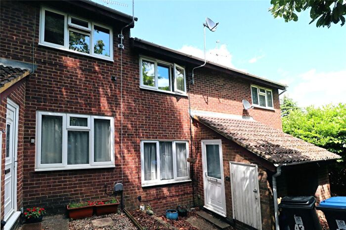 2 Bedroom End Of Terrace House For Sale In Woking, Surrey, GU21