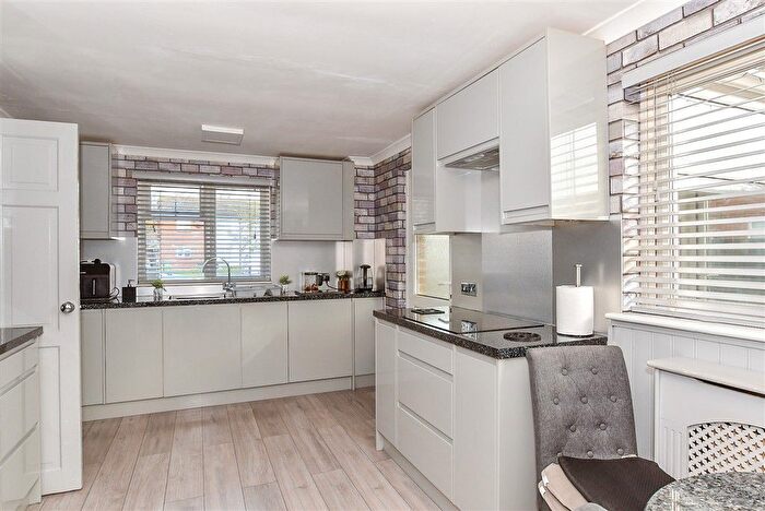 3 Bedroom End Terrace House For Sale In Thatch Barn Road, Headcorn, Ashford, Kent, TN27