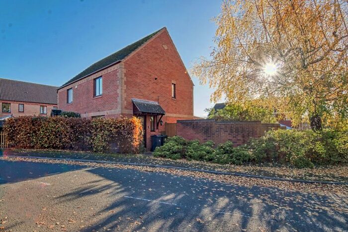 3 Bedroom Semi-Detached House For Sale In Cromwell Road, Powick, Worcester, WR2