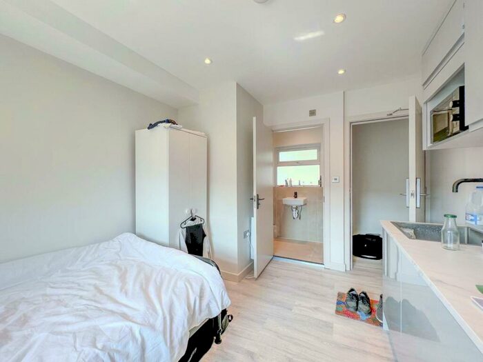 Studio To Rent In Addison Gardens, Surbiton, KT5