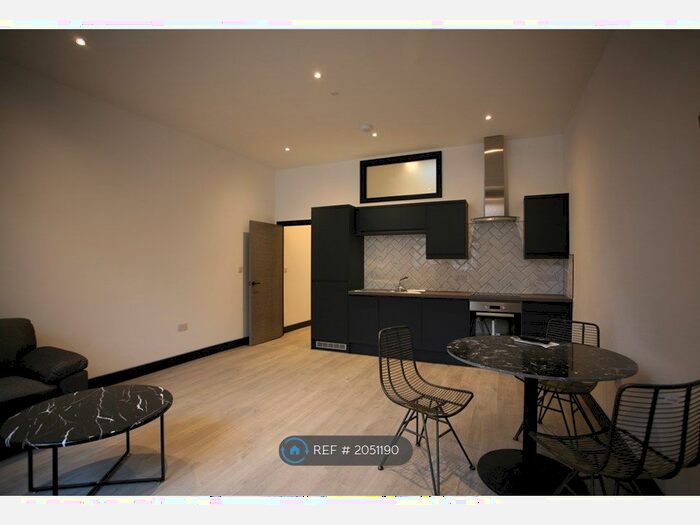 1 Bedroom Flat To Rent In Stanford House, Stourbridge, DY8