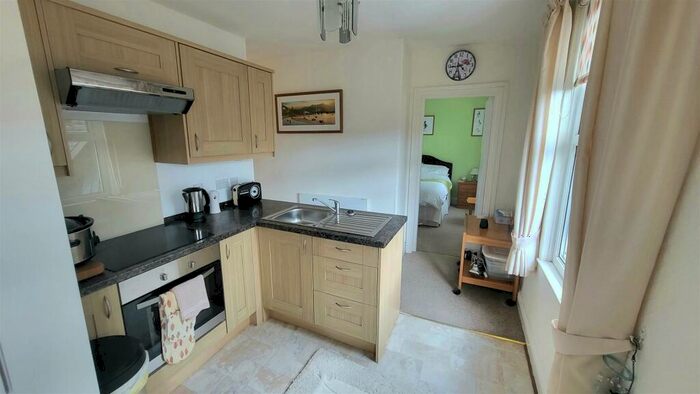 2 Bedroom Flat For Sale In Barmouth, LL42