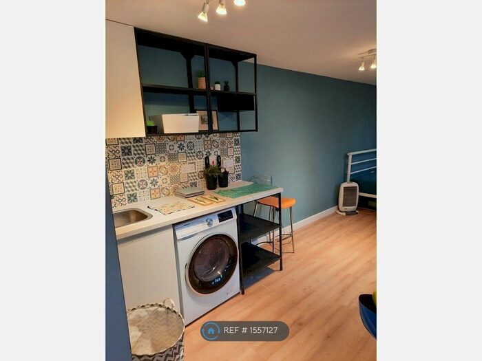 3 Bedroom Semi-Detached House To Rent In Molesey Avenue, West Molesey, KT8