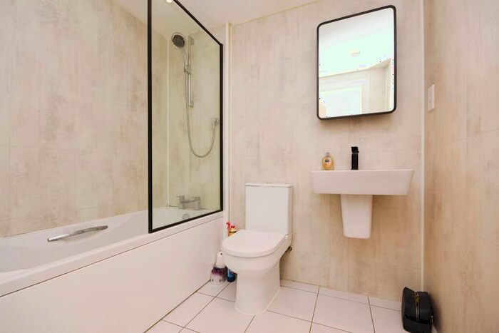 1 Bedroom Flat For Sale In Marconi Plaza, City Centre, Chelmsford, CM1