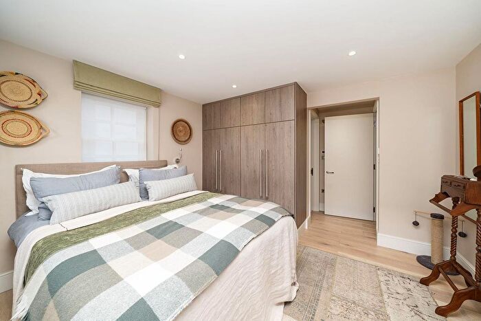 2 Bedroom Flat For Sale In Hermes Street, London, N1