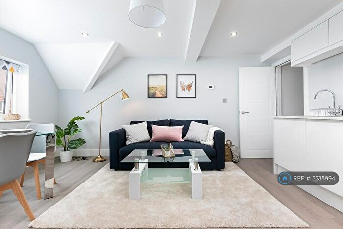 1 Bedroom Flat To Rent In Cross Street, Reading, RG1