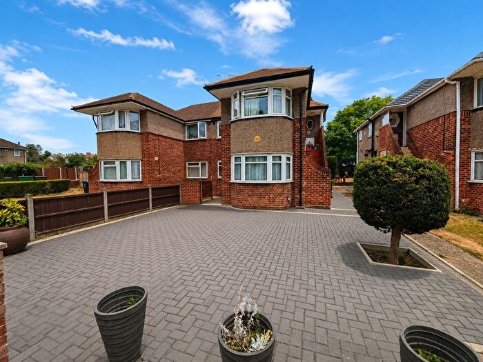 2 Bedroom Maisonette For Sale In Fernwood Avenue, Wembley, HA0