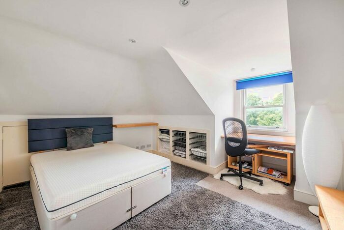 Studio To Rent In Cardigan Road, Richmond Hill, Richmond, TW10