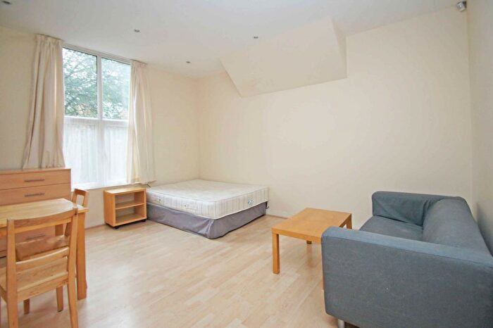 Studio To Rent In Ash Grove, Headingley, Leeds, LS6