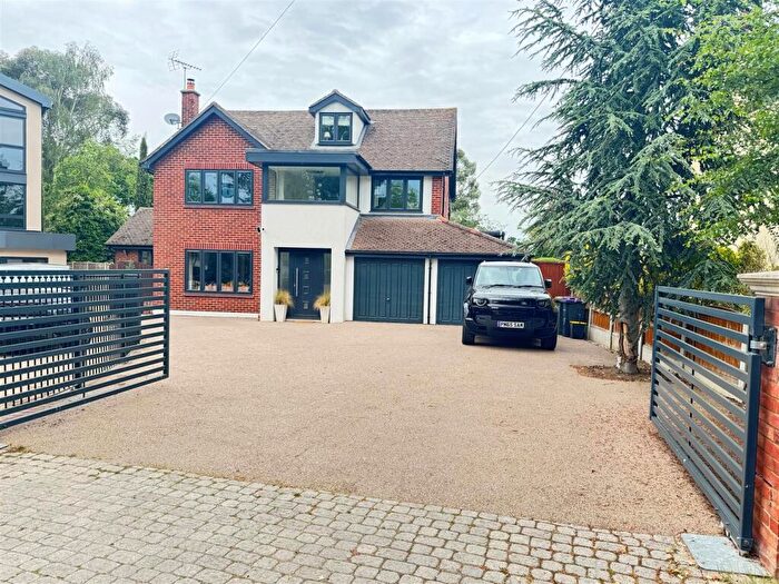 5 Bedroom House For Sale In Fountain Lane, Hockley, SS5