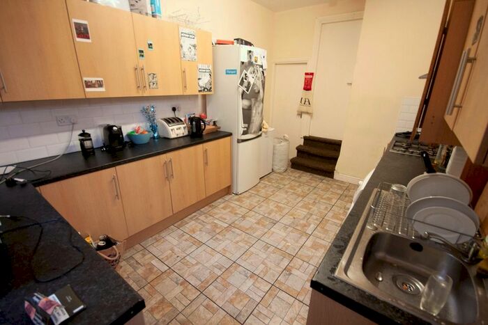 5 Bedroom Terraced House To Rent In Cardigan Road, Hyde Park, Leeds, LS6