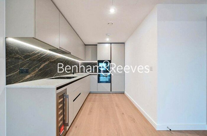 2 Bedroom Flat To Rent In Parrs Way, London, W6
