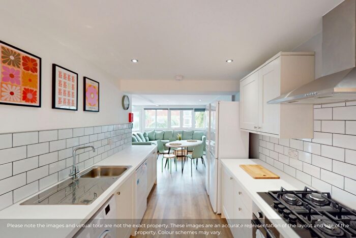 6 Bedroom House To Rent In Yew Tree Close, EX4
