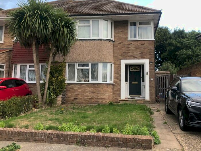 3 Bedroom House To Rent In Linwood Avenue, Rochester, ME2