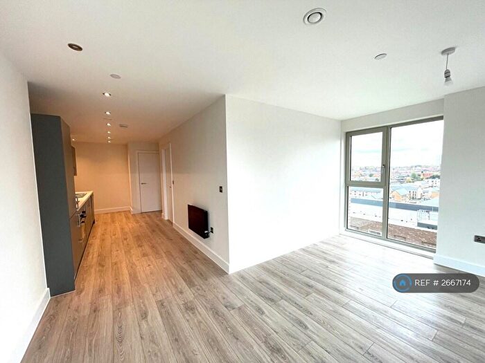 1 Bedroom Flat To Rent In Boulevard Plaza, Birmingham, B5