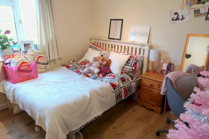 3 Bedroom Apartment To Rent In The, Archers Archers Road, C5
