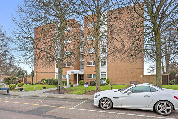 3 Bedroom Penthouse To Rent In The Bowls, Chigwell, Essex, IG7