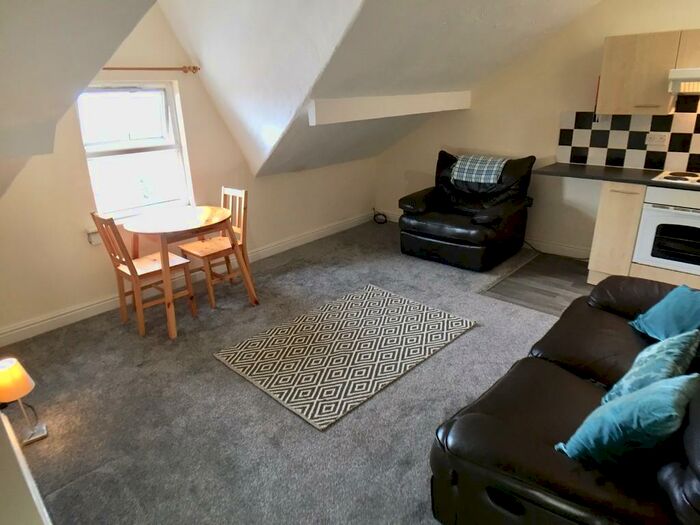 1 Bedroom Flat To Rent In Lucy Avenue, Halton, Leeds, LS15