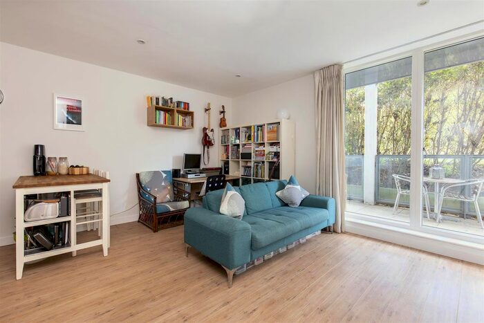 1 Bedroom Flat For Sale In Fyfe House, New River Village, Hornsey, N8