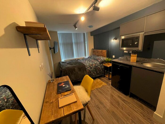 Flat To Rent In Heeley Road, Selly Oak, B29