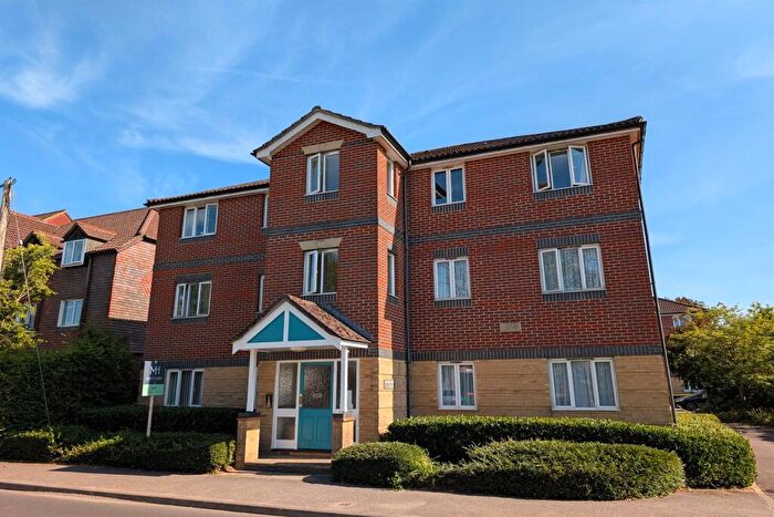 2 Bedroom Flat To Rent In Lindford Court, SO50