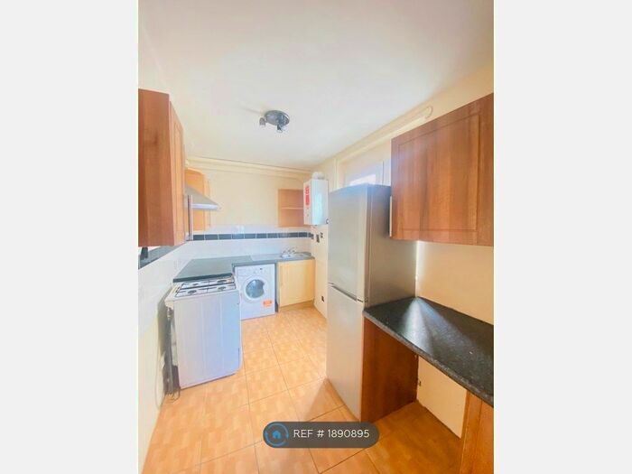 3 Bedroom Semi-Detached House To Rent In Hounslow, Hounslow, TW5