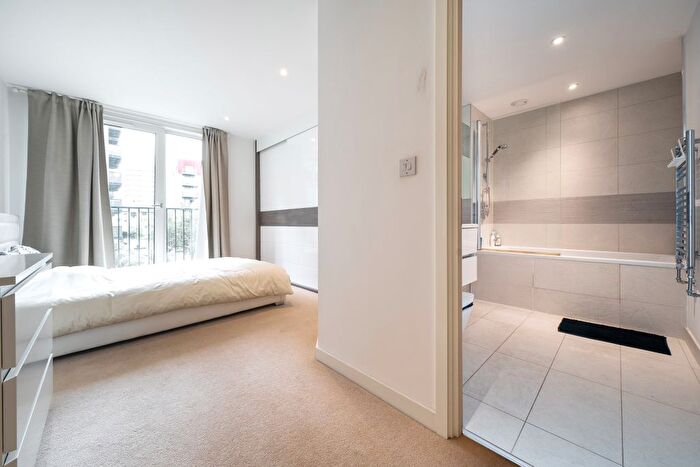 2 Bedroom Flat To Rent In Whiting Way, London, SE16