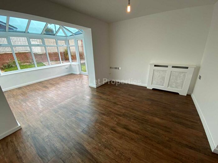 2 Bedroom House To Rent In Bugle Close, Salford, M7