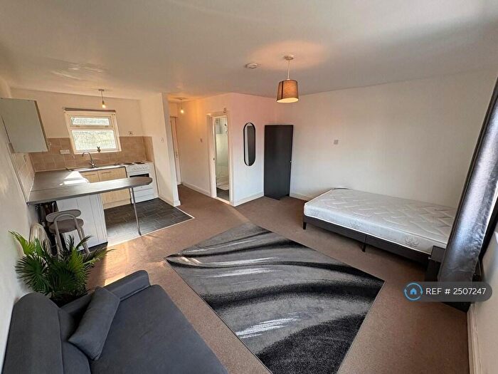 Studio To Rent In Brook Road, Manchester, M14