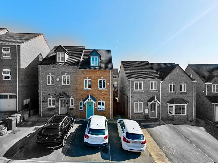 3 Bedroom Semi Detached House For Sale In Springfield Avenue, Lofthouse, Wakefield, West Yorkshire, WF3