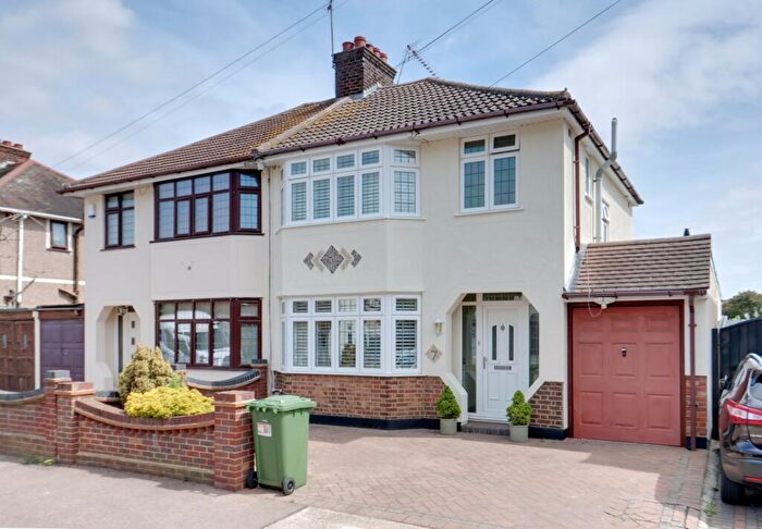 3 Bedroom Semi Detached House For Sale In Maclennan Avenue, Rainham, RM13