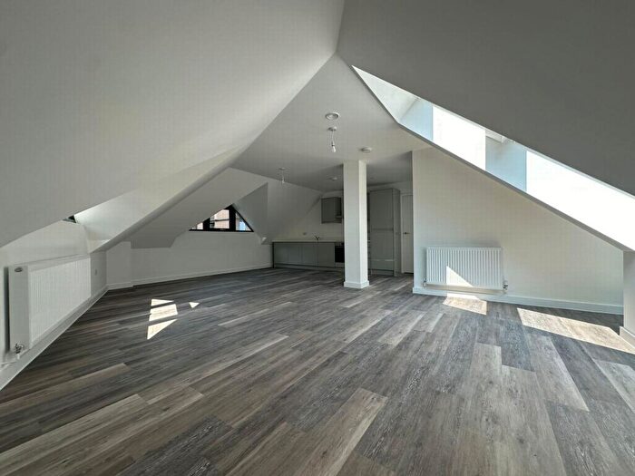 2 Bedroom Apartment To Rent In Safa House, Arklow Road, New Cross, SE14