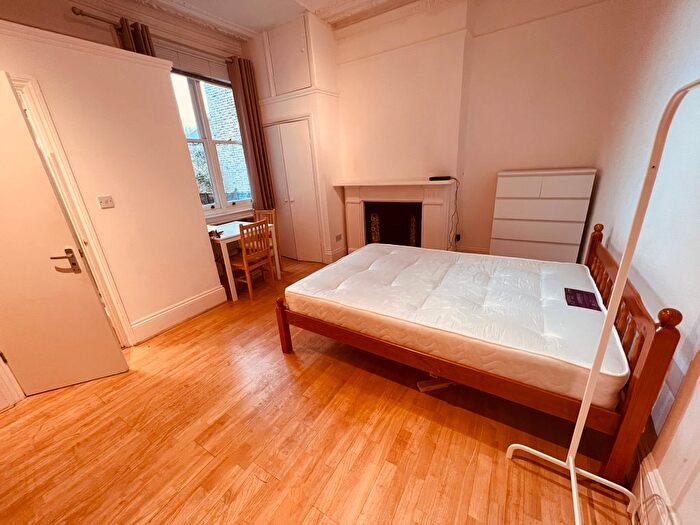 Studio To Rent In Oakfield Road, London, N4