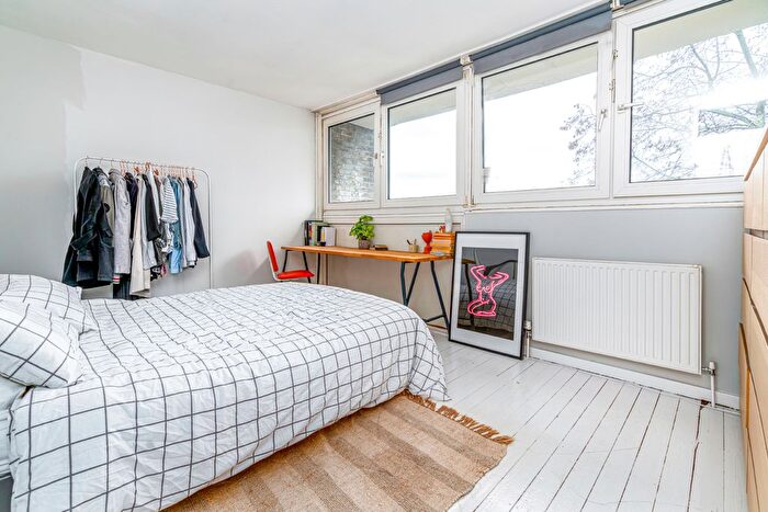 2 Bedroom Flat For Sale In Tottenham Road, Islington, London, N1