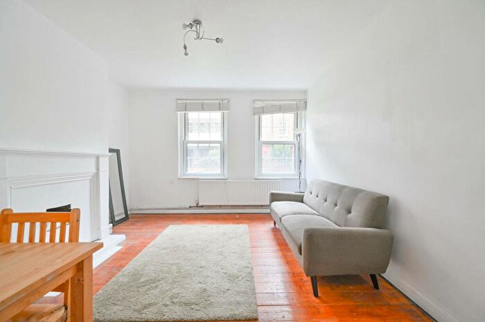 2 Bedroom Flat To Rent In Faunce House, Elephant And Castle, London, SE17