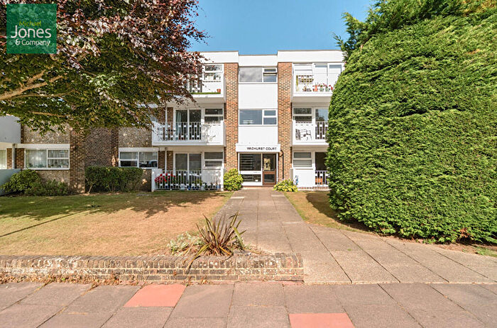2 Bedroom Flat To Rent In Downview Road, Worthing, West Sussex, BN11