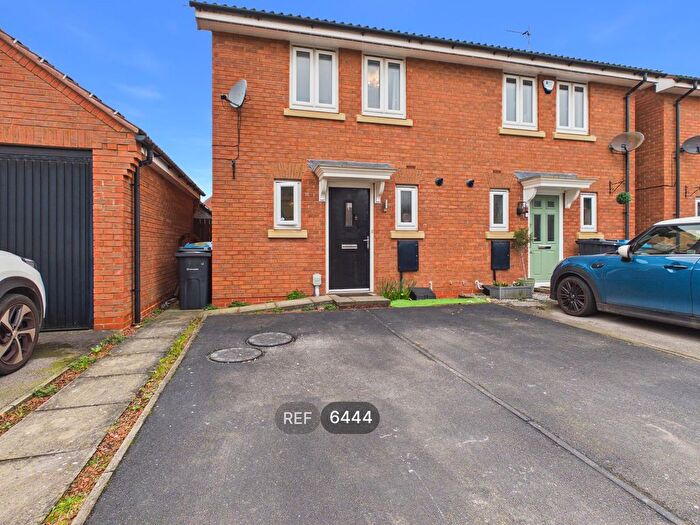 3 Bedroom Semi Detached House To Rent In Barnard Park, Kingswood, Hull, HU7
