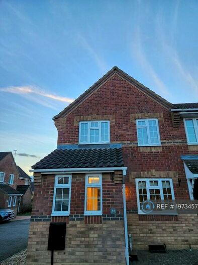 3 Bedroom Semi-Detached House To Rent In Augustus Gate, Stevenage, SG2