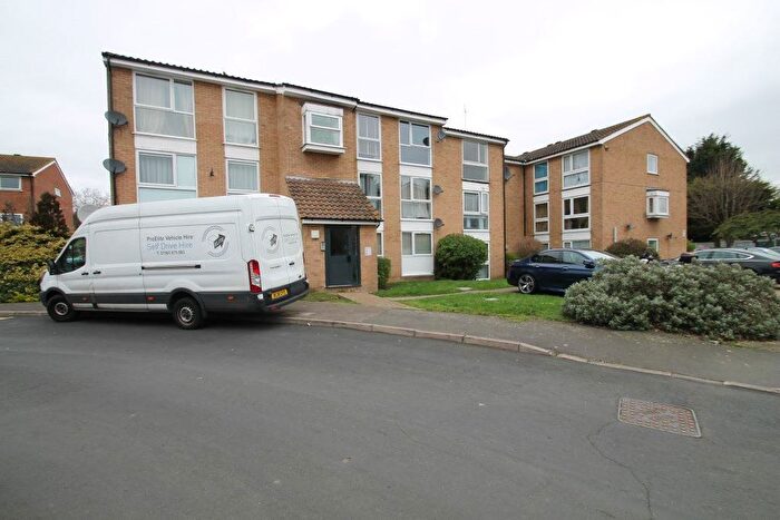 1 Bedroom Property To Rent In Trotwood, Chigwell, IG7