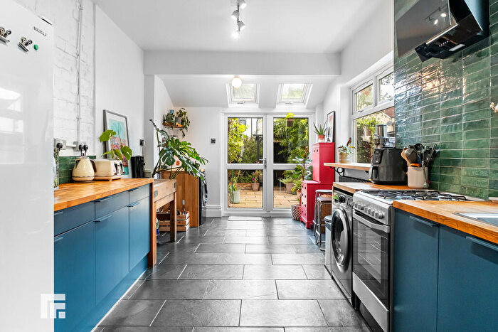 3 Bedroom Terraced House For Sale In Mardy Street, Grangetown, Cardiff, CF11