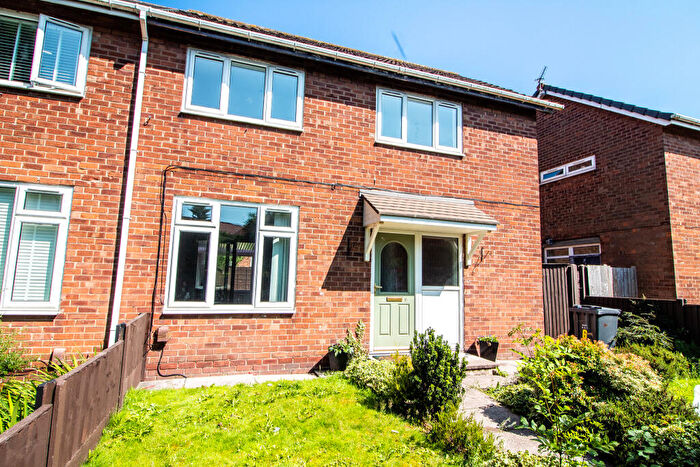3 Bedroom Semi-Detached House For Sale In Irk Way, Whitefield, Bury, M45