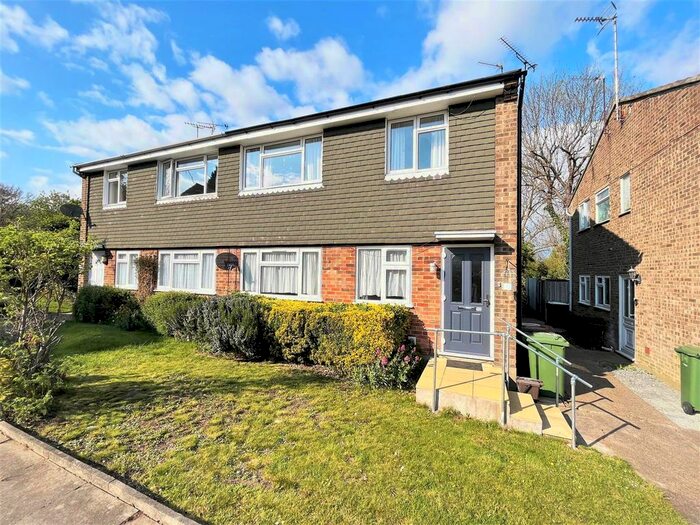 2 Bedroom Maisonette To Rent In Frimley Court, Sidcup, Kent, DA14