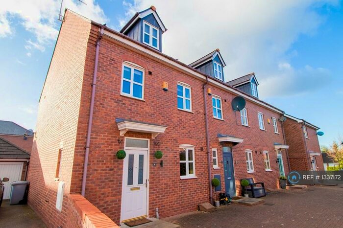 4 Bedroom Semi-Detached House To Rent In Deansgate, Crewe, CW2