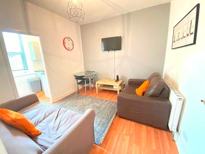 2 Bedroom Apartment To Rent In Westbourne Road, Huddersfield, West Yorkshire, HD1