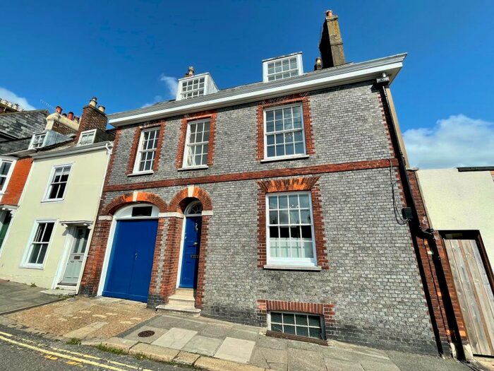 6 Bedroom Town House To Rent In East Street, Lewes, BN7