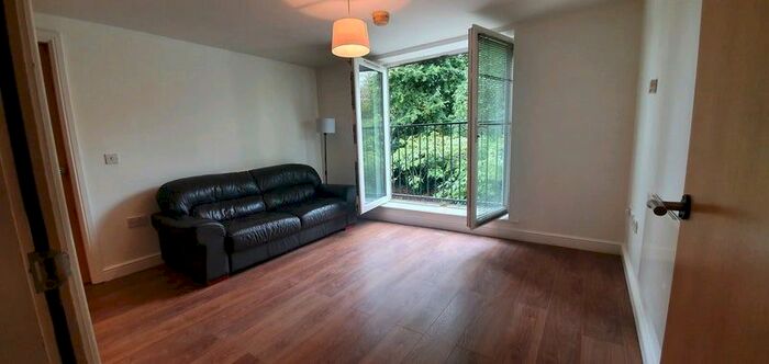 2 Bedroom Flat To Rent In Manchester Rd, Manchester, M16